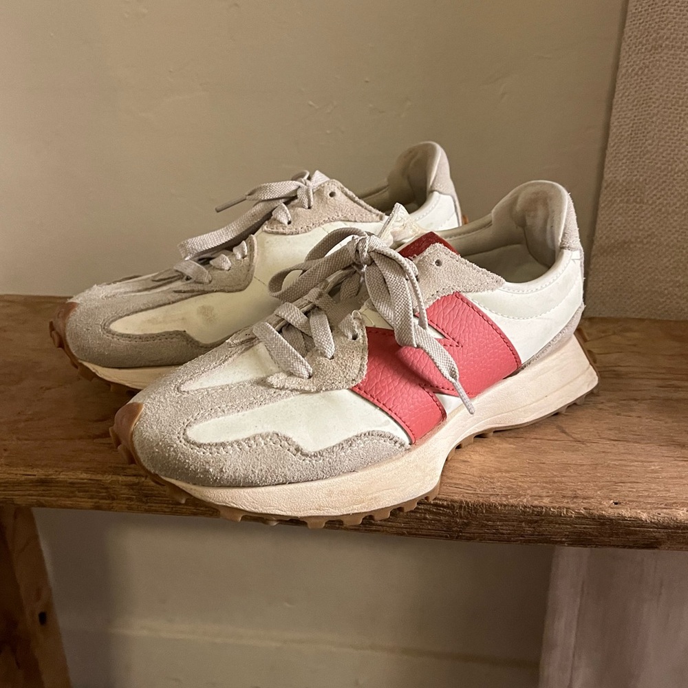 New Balance 327 Sneakers